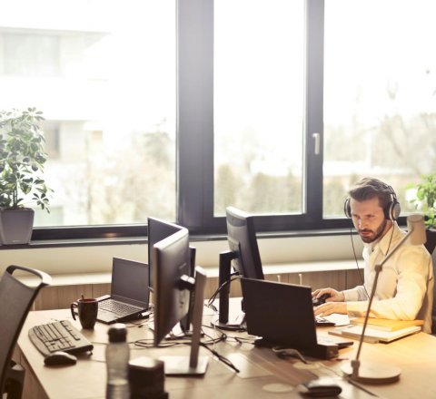 Technology That Protects and Engages: Lessons from Online Casino Games for Construction Professionals Tech article about Technology That Protects and Engages: Lessons from Online Casino Games for Construction Professionals